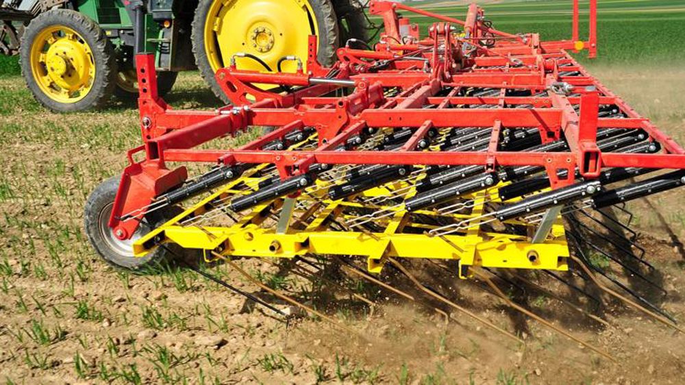 Des dents suspendues pour la herse étrille