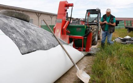 L’ancien outil au premier plan est toujours près du silo. © L. Coassin/GFA