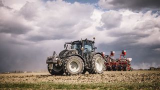 Valtra présente les N5, les plus gros tracteurs à 4 cylindres du constructeur scandinave. © Jari Kivelä Valtra présente les N5, les plus gros tracteurs à 4 cylindres du constructeur scandinave. © Jari Kivelä