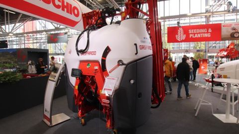 Maschio Gaspardo propose sur son pulvérisateur Tempo Ultra Isotronic une gestion des rampes depuis le terminal Isobus. © P. Peeters/GFA