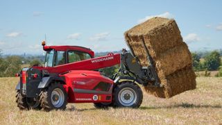 Le T7035 de Weidemann est équipé d’une cabine à quatre montants. © Weidemann Le T7035 de Weidemann est équipé d’une cabine à quatre montants. © Weidemann