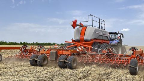 Le semoir Espro RT 12000 Kuhn est équipé d’un disque ouvreur suivi de l’élément semeur Crossflex. © Kuhn