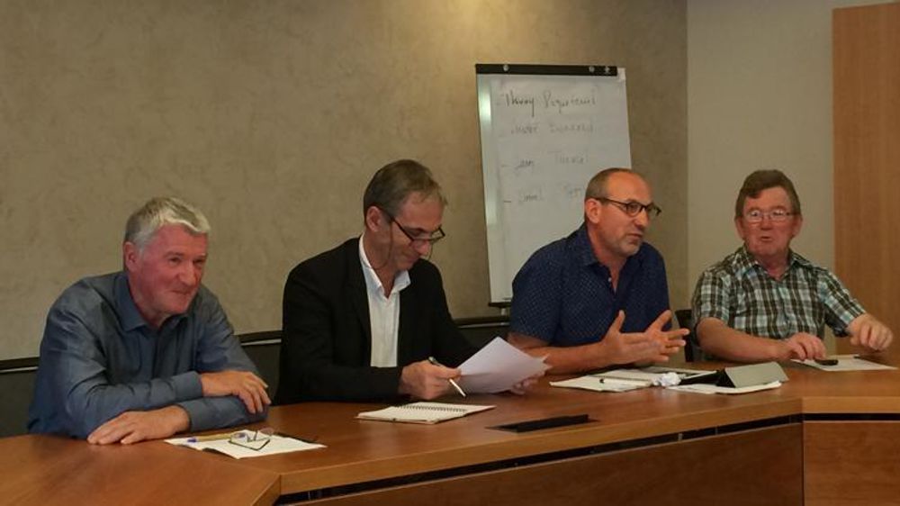 Thierry Roquefeuil, président de la FNPL, deuxième à partir de la gauche de la photo, avec à sa gauche, André Bonnard, secrétaire général du syndicat. © Elsa Casalegno/GFA