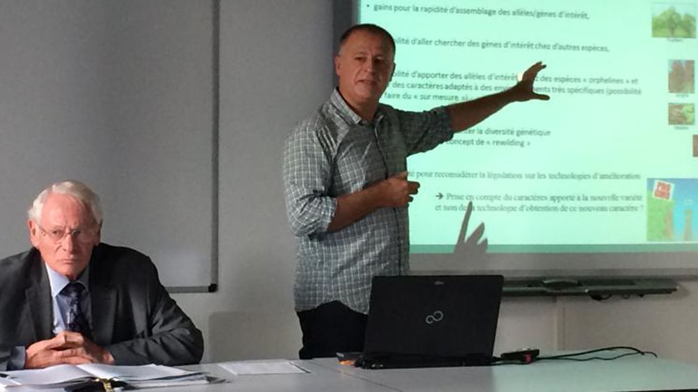 Alain Deshayes, président de l’AFBV. À droite : Fabien Nogué, directeur de recherches à l’Inra de Versailles. © I. Escoffier/GFA