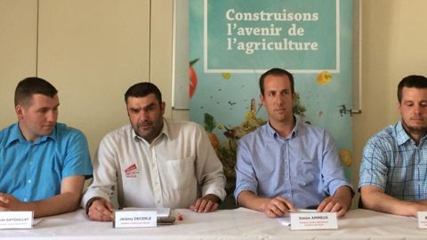 « J’espère que ce congrès montrera que la jeunesse agricole de ce pays a encore de l’ambition », a déclaré Jérémy Decerle, président des JA, deuxième en partant de la gauche sur la photo.