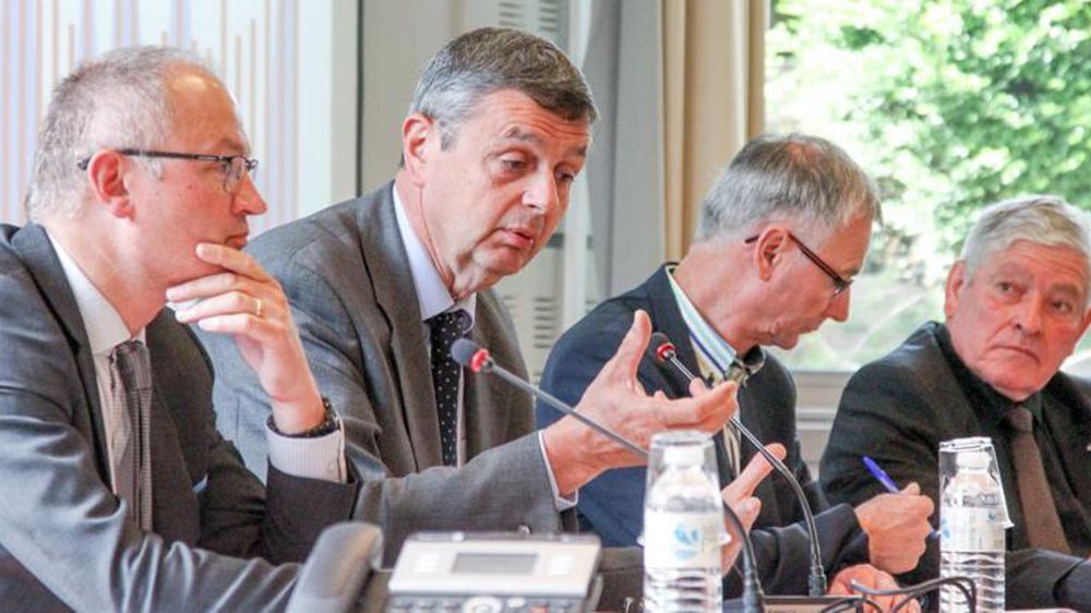 « Le traditionnel rayon de boucherie et le bio continuent de croître, mais ce ne sont pas eux qui font l’essentiel des volumes. Il fallait que nous changions nos méthodes de travail pour le rayon de libre-service », détaille le directeur de la boucherie de Carrefour, Gérard Cladière, qui s’exprimait le 7 juin à Caen lors de l’assemblée générale de la filière qualité de la race normande.  © Alexis Dufumier/GFA