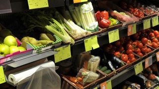 Les consommateurs déçus par le goût des pêches blanches et des tomates Les consommateurs déçus par le goût des pêches blanches et des tomates