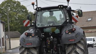 Les agriculteurs sont de gros travailleurs Les agriculteurs sont de gros travailleurs