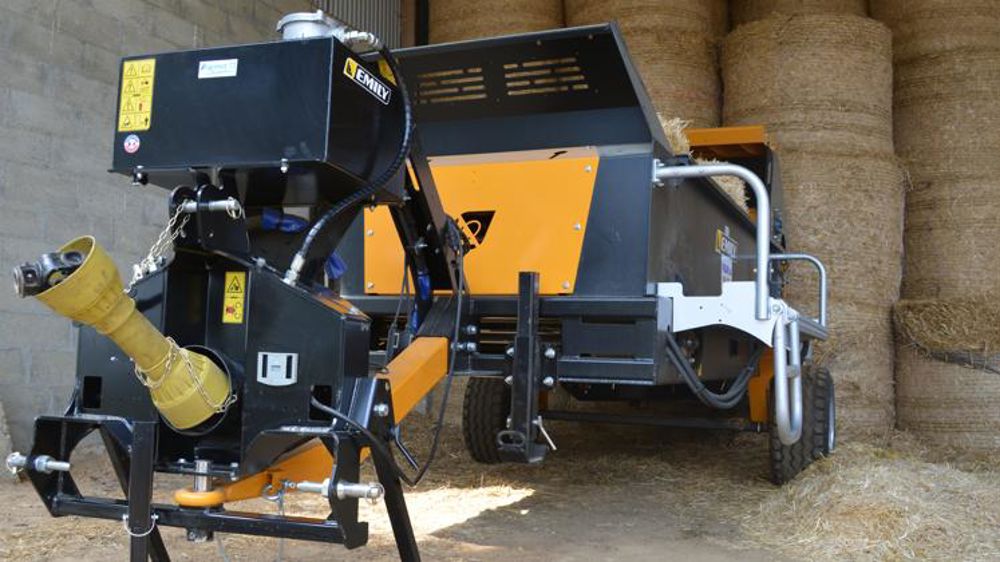 Une centrale hydraulique pour la pailleuse