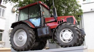 Le tracteur Belarus, symbole de la contestation Le tracteur Belarus, symbole de la contestation