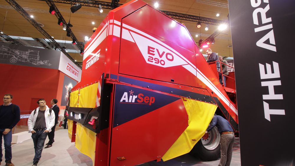 Grimme a doté sa nouvelle arracheuse traînée à deux rangs Evo 290 du système de nettoyage AirSep.
