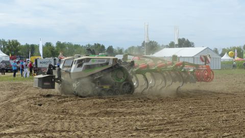 Les tracteurs robots d'AgXeed commercialisés par le groupe Serco Les tracteurs robots d'AgXeed commercialisés par le groupe Serco