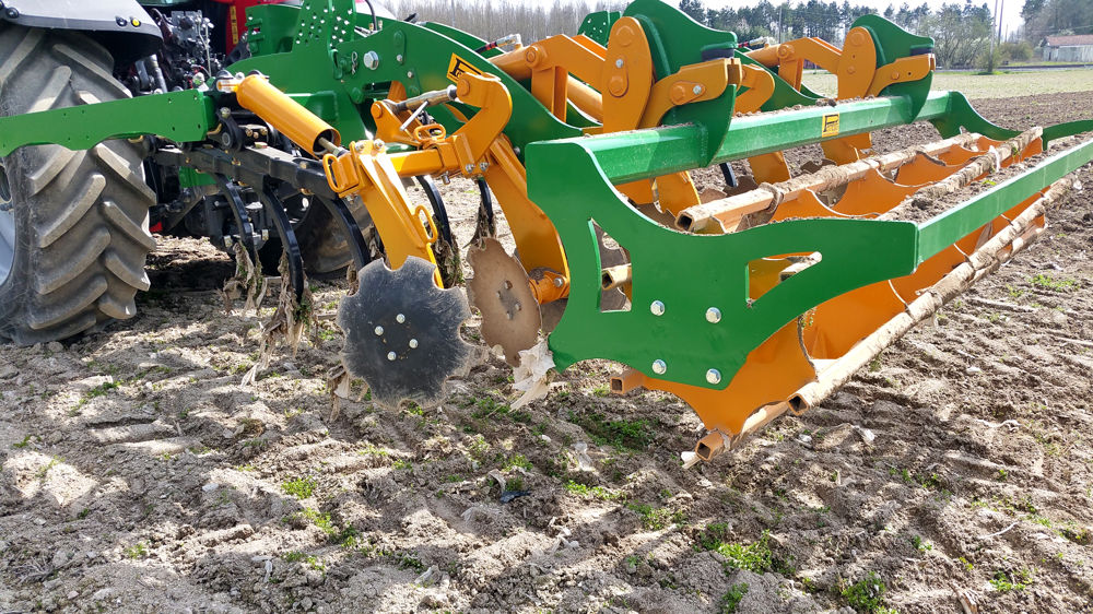 Changement rapide du rouleau sur le déchaumeur