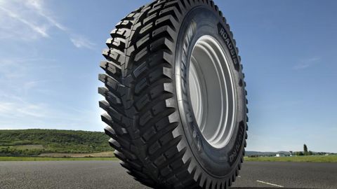 Un pneu a usage intensif sur route
