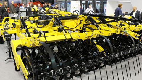 Arrivée du Versatile, un déchaumeur à dents