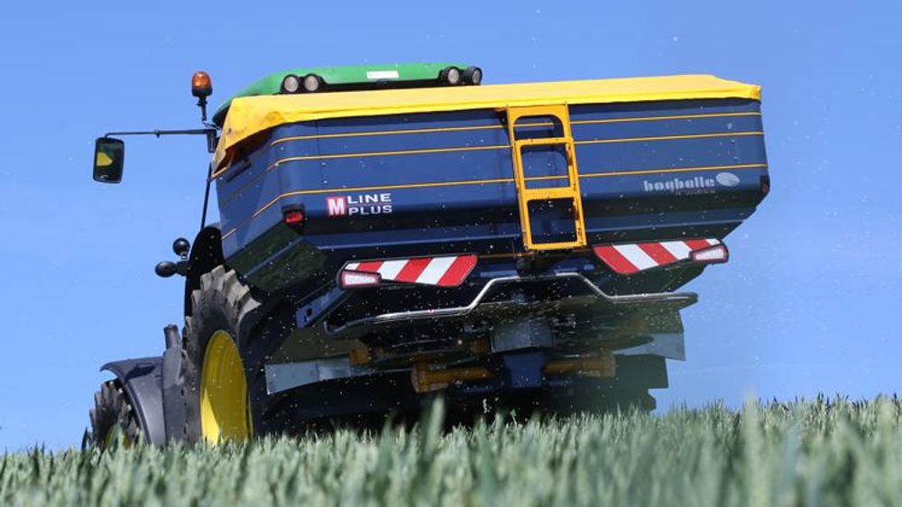 Trois épandeurs de grande capacité