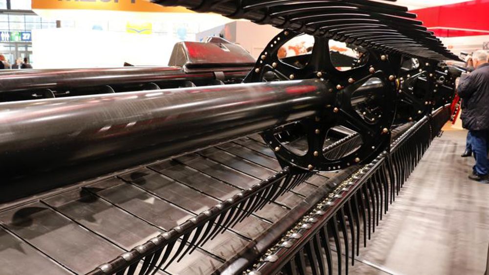 Une pompe par élément sur la coupe à tapis