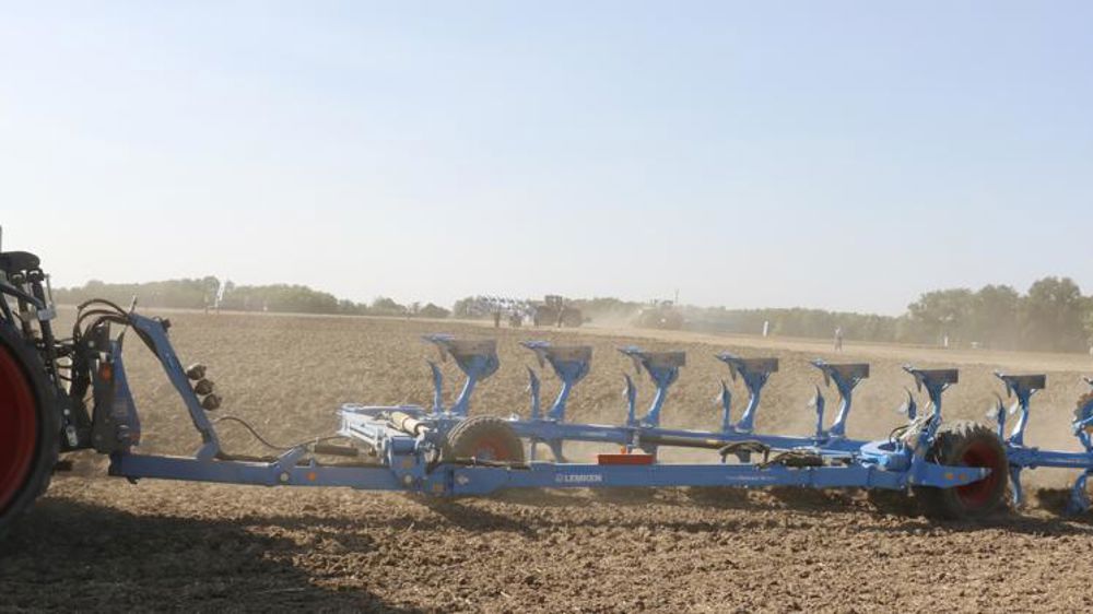 La Diamant16 laboure dans et hors raie