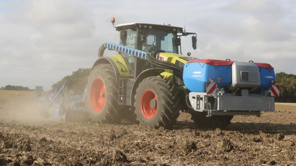 Une trémie frontale pour le semoir