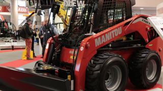 Des skid-steer rouges au catalogue Des skid-steer rouges au catalogue