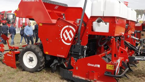 Une planteuse combinée Une planteuse combinée