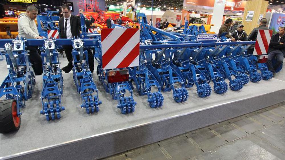 Préparer le sol uniquement sur le rang avec le Comdor Line.