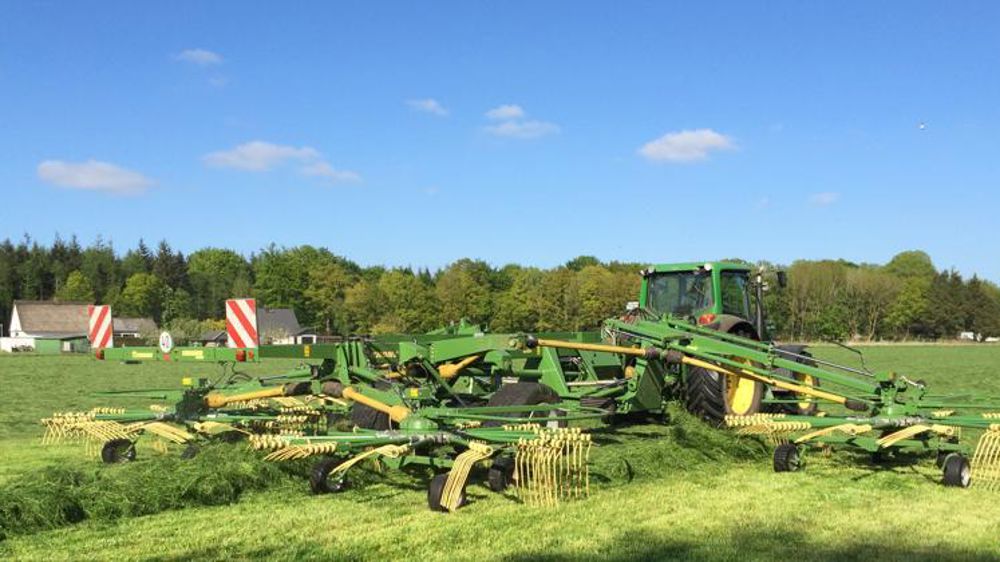 Une suspension sur l’andaineur à quatre rotors