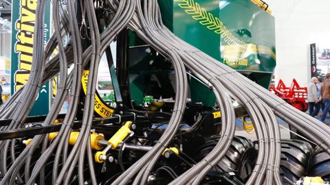 Une trémie de 8 000 litres