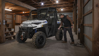 Le SSV est proposé en deux versions, l’une recevant une batterie lithium-ion de 14,9 kWh et l’autre équipée de deux batteries offrant une capacité totale de 29,8 kWh.