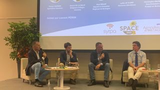 Florian Garnier, agriculteur en Ukraine, et Gérard de la Salle, dirigeant de Alfagro, étaient présents à la conférence du Syrpa au Space ce 14 septembre 2022. (au centre sur la photo). Florian Garnier, agriculteur en Ukraine, et Gérard de la Salle, dirigeant de Alfagro, étaient présents à la conférence du Syrpa au Space ce 14 septembre 2022. (au centre sur la photo).