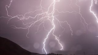 Un épisode pluvio-orageux va toucher les régions méditerranéennes dans la nuit de vendredi à samedi et va se poursuivre samedi. Un épisode pluvio-orageux va toucher les régions méditerranéennes dans la nuit de vendredi à samedi et va se poursuivre samedi.