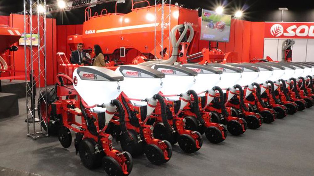 Un semoir polyvalent de grande largeur