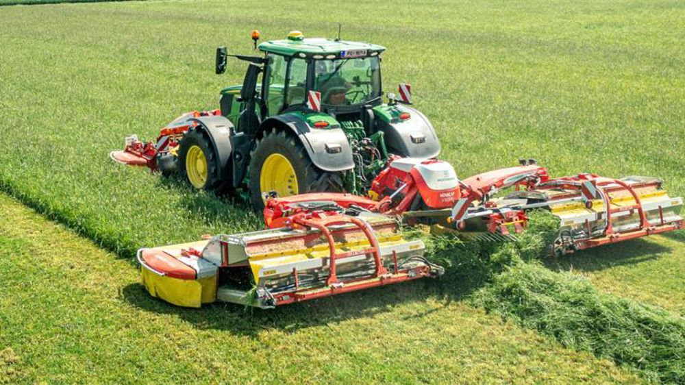 Pöttinger fauche sur 10 mètres