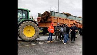Des agriculteurs protestent contre la hausse du gasoil Des agriculteurs protestent contre la hausse du gasoil