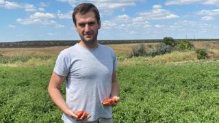 Face à la guerre, un agriculteur lutte pour maintenir sa production Face à la guerre, un agriculteur lutte pour maintenir sa production