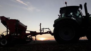Les semis d’orge de printemps ont commencé Les semis d’orge de printemps ont commencé