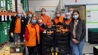 Des agriculteurs font un don de cent tonnes de denrées Des agriculteurs font un don de cent tonnes de denrées