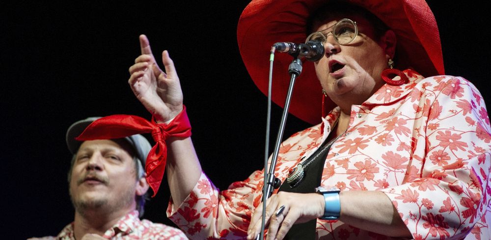 La joute contée, combat oratoire entre deux équipes de conteurs, départagées par le public à main levée, est un temps fort de la Bogue d'or.