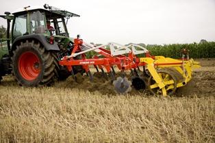 Déchaumeur à dents Pöttinger Synkro 3030