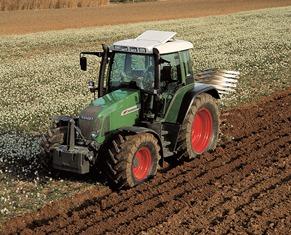 Les Farmer 411 se différencient des 411 Vario par un capot moteur plus arrondi.