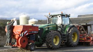 Ils sèment leur blé en plein hiver Ils sèment leur blé en plein hiver