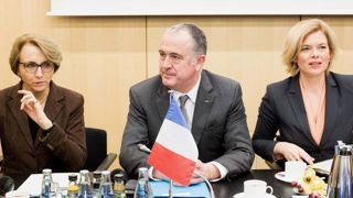 Paris et Berlin s’engagent à mettre fin au broyage de poussins Paris et Berlin s’engagent à mettre fin au broyage de poussins