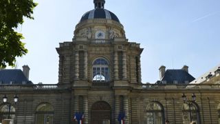 Les sénateurs adoptent trois mesures d’urgence Les sénateurs adoptent trois mesures d’urgence