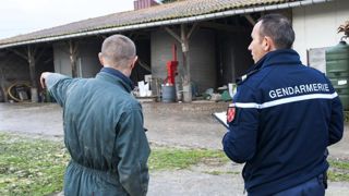 Percuté par des cambrioleurs dans sa cour de ferme Percuté par des cambrioleurs dans sa cour de ferme