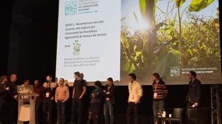 Agriculteurs et chercheurs partagent leurs expériences Agriculteurs et chercheurs partagent leurs expériences