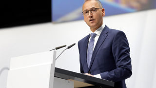 Le patron de Bayer défend le rachat de Monsanto dans un climat houleux Le patron de Bayer défend le rachat de Monsanto dans un climat houleux