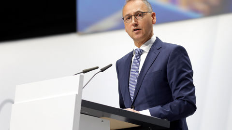 Le patron de Bayer défend le rachat de Monsanto dans un climat houleux Le patron de Bayer défend le rachat de Monsanto dans un climat houleux