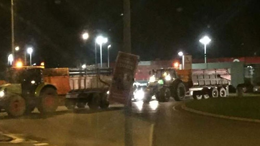 300 agriculteurs manifestent à Morlaix