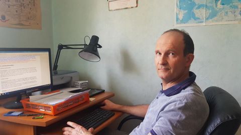 Comme Patrick Mazurek, certains enseignants sont restés proches de ce qu’ils faisaient en cours pour « ne pas perdre les élèves. ©Lycée de Velet