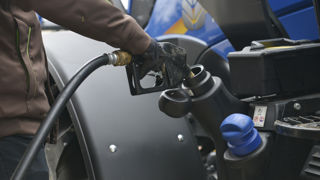 Grosses consommatrices de carburant, les exploitations agricoles sont touchées de plein fouet par la pénurie. Grosses consommatrices de carburant, les exploitations agricoles sont touchées de plein fouet par la pénurie.